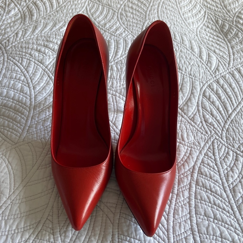Dark Burnt Orange Gucci Heels, Size 38 1/2. Great Condition